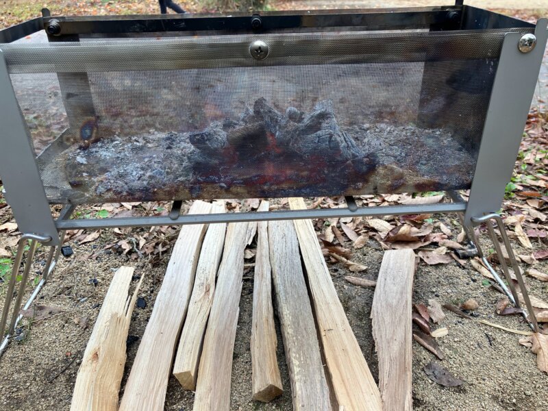 ノリノリライフ　焚火台　下に薪が置けます